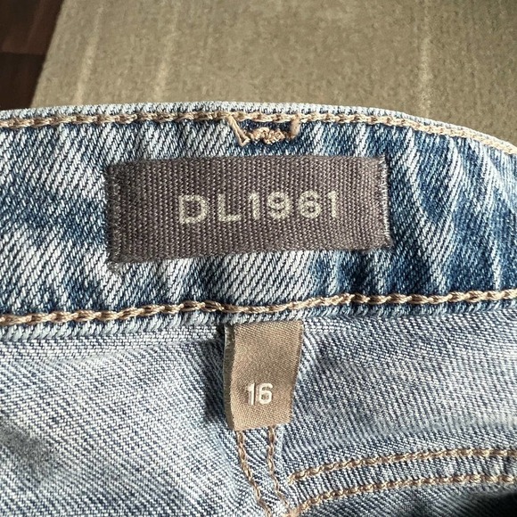 DL1961 Harper Boyfriend Girl's Jeans Size 16 Distressed Light Wash Stretch Denim - Picture 5 of 8
